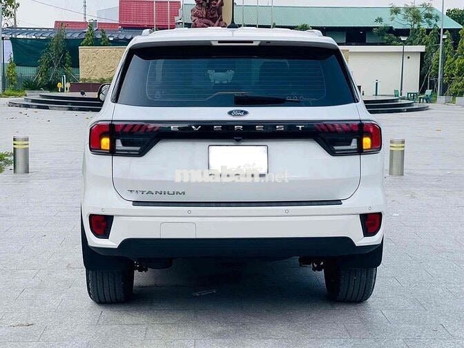 Everest Titanium 2024 lướt 7.600km Xe Tại Ford