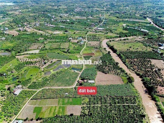 ĐẤT GIÁP SÔNG CHẤT ĐẤT PHA ĐỎ Ở GẦN TRUNG TÂM EAKAR