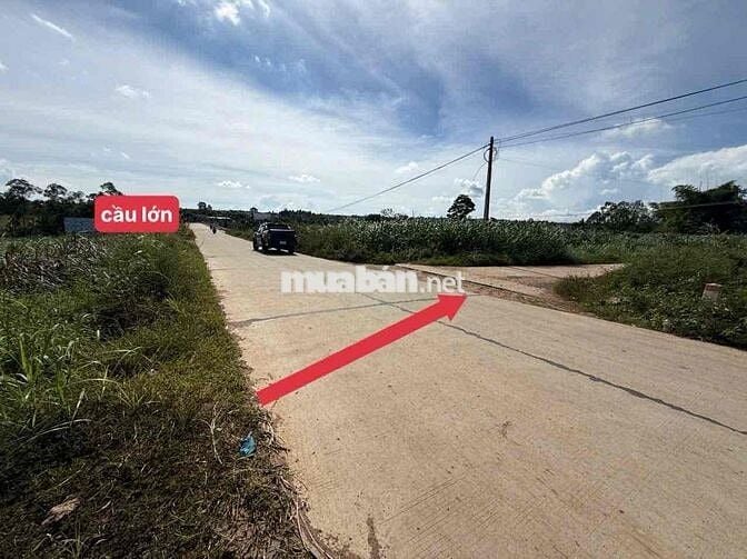 ĐẤT GIÁP SÔNG CHẤT ĐẤT PHA ĐỎ Ở GẦN TRUNG TÂM EAKAR