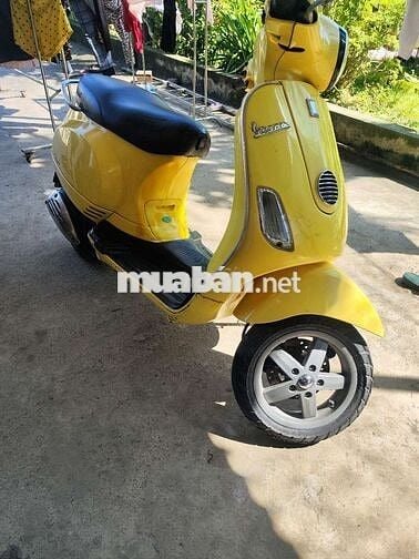 Vespa xe chất máy êm khỏe ngoại hình còn đẹp