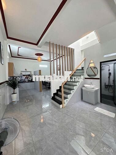 Cần tiền nên mới bán nhà tâm huyết.