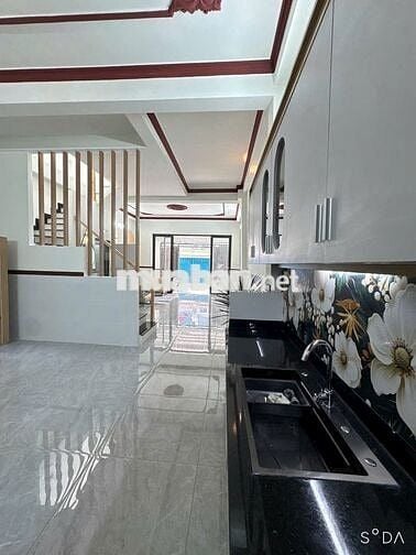 Cần tiền nên mới bán nhà tâm huyết.