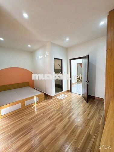 Cần tiền nên mới bán nhà tâm huyết.