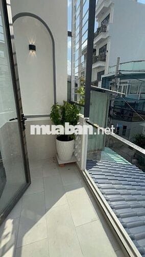 Cần tiền nên mới bán nhà tâm huyết.