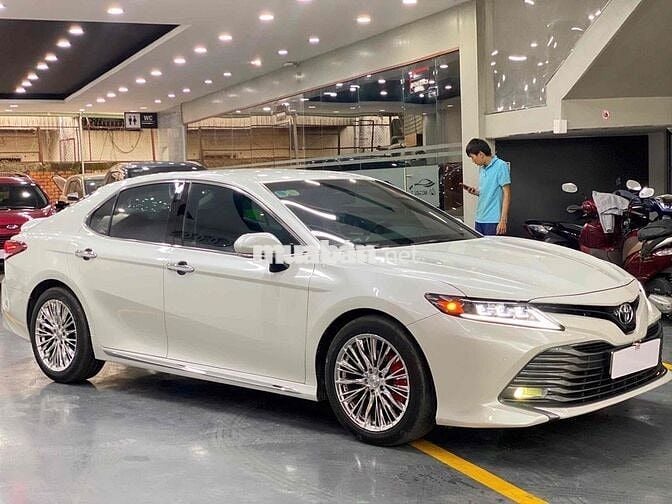 Toyota Camry 2021 2.0G - 15000 km siêu lướt