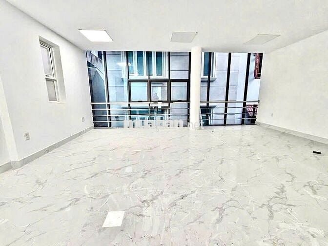 SIÊU PHẨM NHÀ ỐP KÍNH MẶT TIỀN KINH CỰC SANG -177 HOA LAN -TM - Pccc