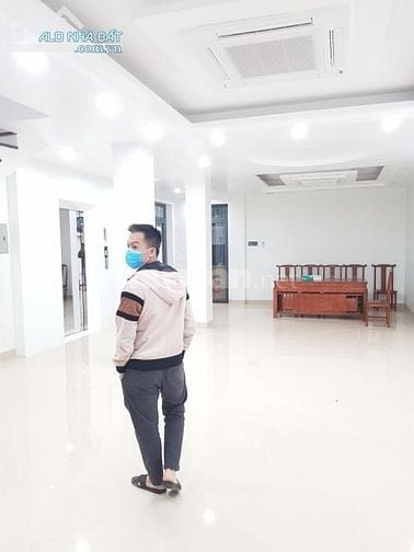 Cho thuê nhà ngõ 199 hồ tùng mậu 130m x 7T thang máy