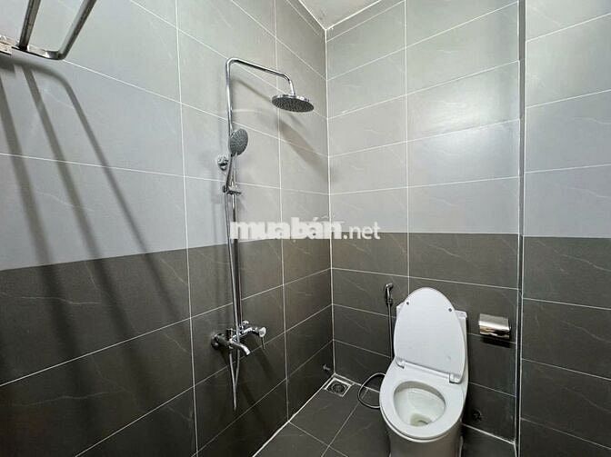 Nhà khu Phạm Văn Đồng trống suốt – Vị trí đẹp, phù hợp kinh doanh