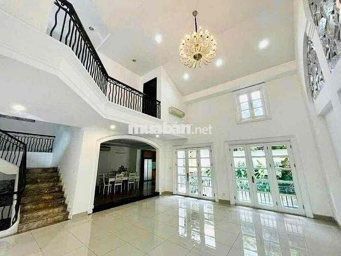 Biệt thự sân vườn nằm trục chính Phùng Khắc Khoan ngang khủng 15m