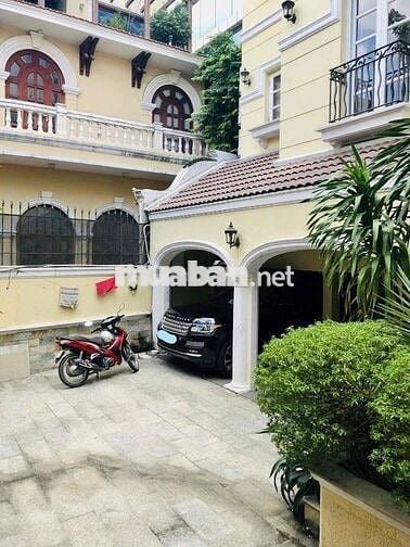 Biệt thự sân vườn nằm trục chính Phùng Khắc Khoan ngang khủng 15m