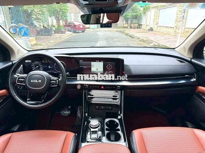 Kia Carnival 2022 2.2D Luxury 8 chỗ - 45000 km