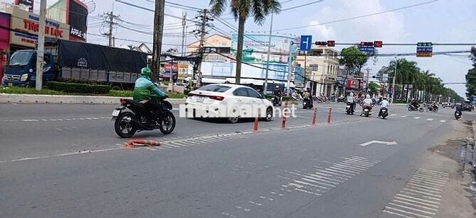 Nền vị trí Vip kế Bách hoá xanh