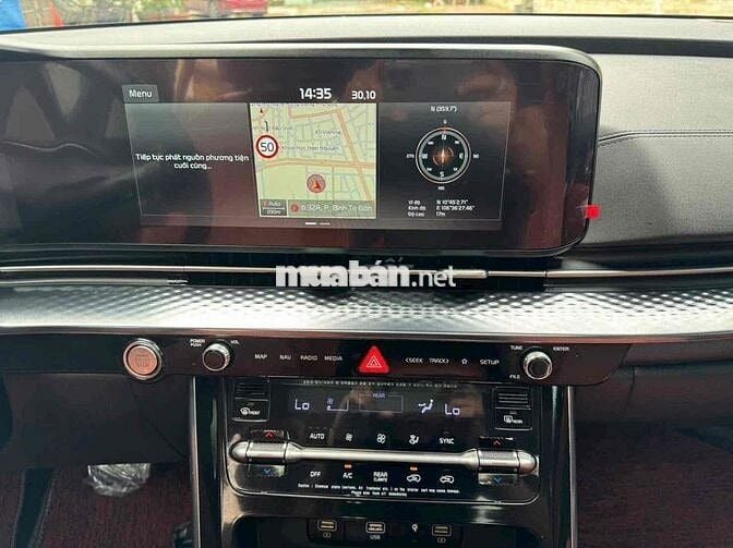 Kia Carnival 2022 2.2D Luxury 8 chỗ - 45000 km