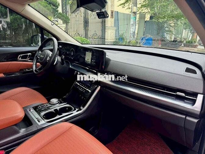 Kia Carnival 2022 2.2D Luxury 8 chỗ - 45000 km