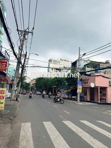 Nhà Khu Ẩm Thực Làng Hoa 4,2mX27m Giá Rẻ Cho Làm Quán Ăn.