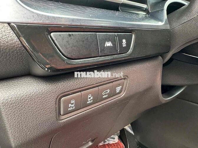 Kia Carnival 2022 2.2D Luxury 8 chỗ - 45000 km