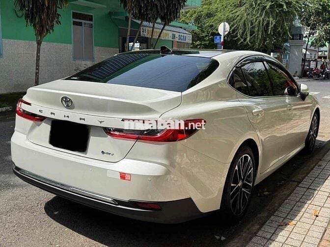 Toyota Camry 2025 2.5HV (Hybrid) - 8000 km