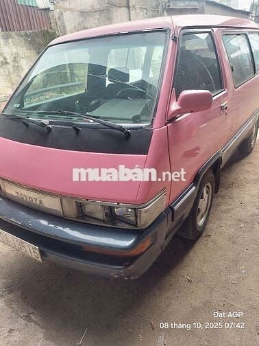 Toyota 9 chỗ ko niên hạn đăng kiểm 4/2026