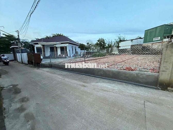 1 lô *** hẻm 268 Nguyễn Công Trứ - trung tâm thành phố.