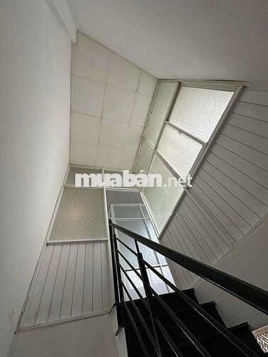 Bán nhà mới hẻm thoáng mát Cách Mạng Tháng Tám P11 Q3