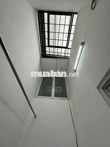 Bán nhà mới hẻm thoáng mát Cách Mạng Tháng Tám P11 Q3