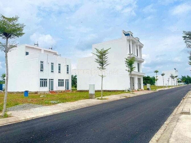 dân kí gửi vài lô cuối ngay trung tâm hành chính giá 110tr bao tất