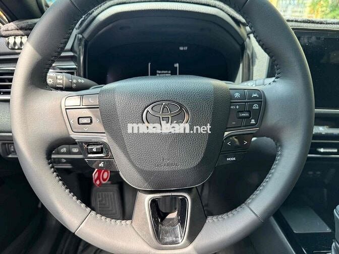 Toyota Camry 2025 2.5HV (Hybrid) - 8000 km