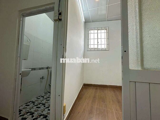 Bán nhà mới hẻm thoáng mát Cách Mạng Tháng Tám P11 Q3