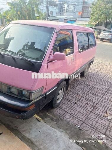 Toyota 9 chỗ ko niên hạn đăng kiểm 4/2026