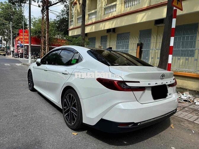 Toyota Camry 2025 2.5HV (Hybrid) - 8000 km