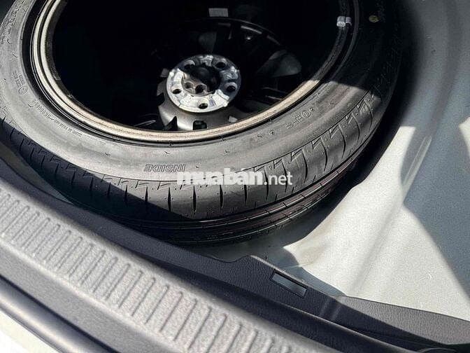 Toyota Camry 2025 2.5HV (Hybrid) - 8000 km