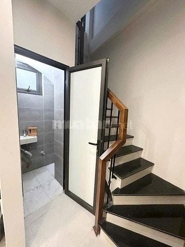 Hiếm - 9,5 tỷ - Dương quảng hàm - Cầu giấy - 6 tầng - Thang máy -mt 8m