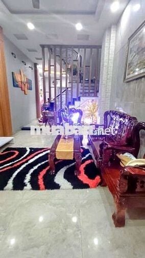 Nhà 4 Tầng 68M2,4 PN, Gần Siêu Thị Coop Mart, Chợ Hạnh Thông Tây