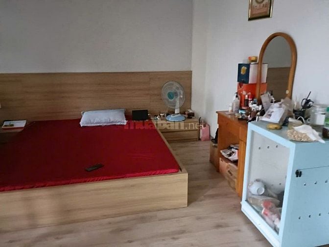 Bán nhà 3 tầng, 4 Phòng ngủ , 3 tolet đường nhựa 8m 