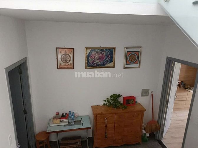 Bán nhà 3 tầng, 4 Phòng ngủ , 3 tolet đường nhựa 8m 