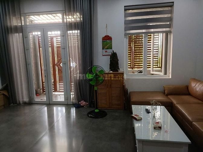 Bán nhà 3 tầng, 4 Phòng ngủ , 3 tolet đường nhựa 8m 