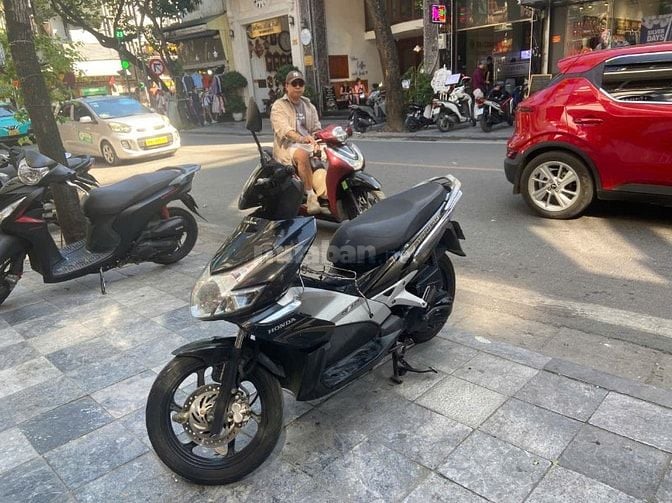 Xe  Airblade 110 FI nẹp mạ crom 6 nan (sản xuất 2010) chính chủ 