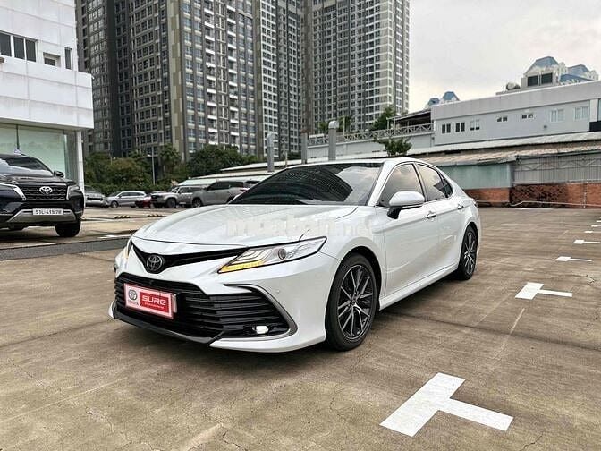 Toyota Camry 2022 2.5Q - Trắng ngọc trai HÃNG BH