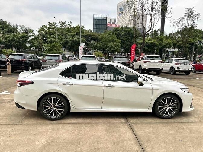 Toyota Camry 2022 2.5Q - Trắng ngọc trai HÃNG BH