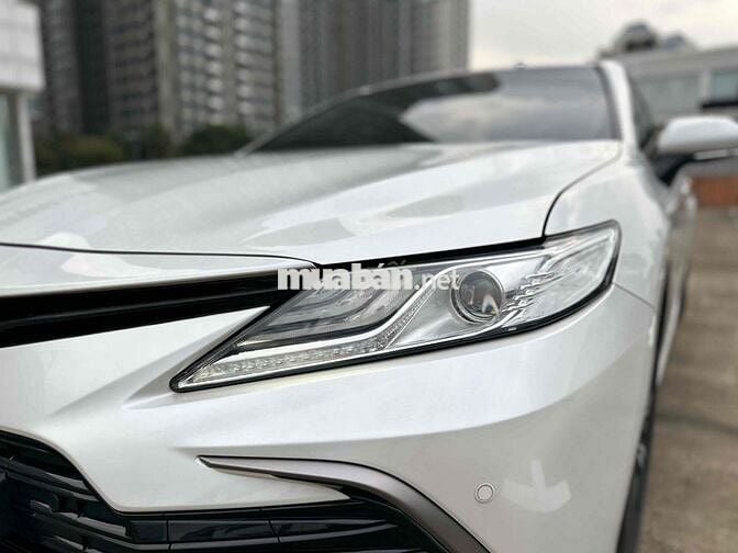Toyota Camry 2022 2.5Q - Trắng ngọc trai HÃNG BH