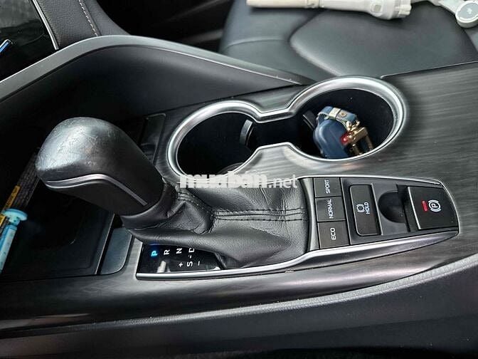 Toyota Camry 2022 2.5Q - Trắng ngọc trai HÃNG BH