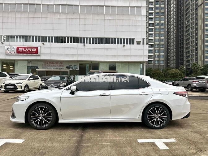 Toyota Camry 2022 2.5Q - Trắng ngọc trai HÃNG BH