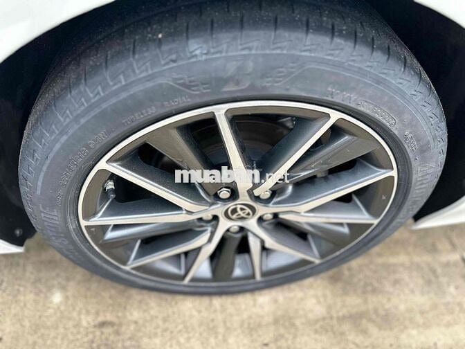 Toyota Camry 2022 2.5Q - Trắng ngọc trai HÃNG BH