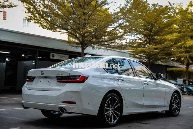 BMW 3 Series 2024 320i Sport Line - 9999 km