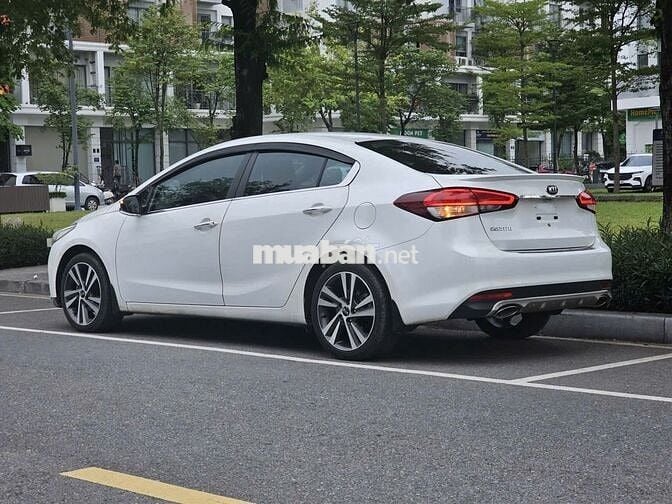 Kia Cerato 1.6 MT 2018 màu trắng