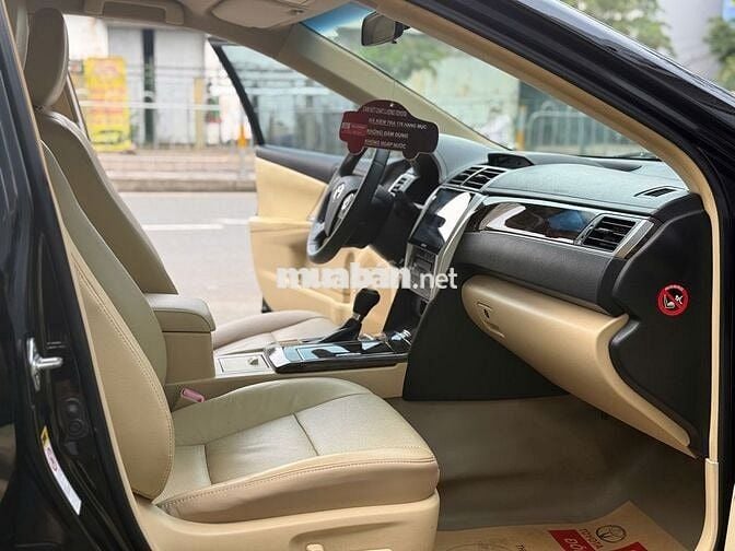 Camry 2017 2.0E Đen (Nội thất màu kem) - 118661 km