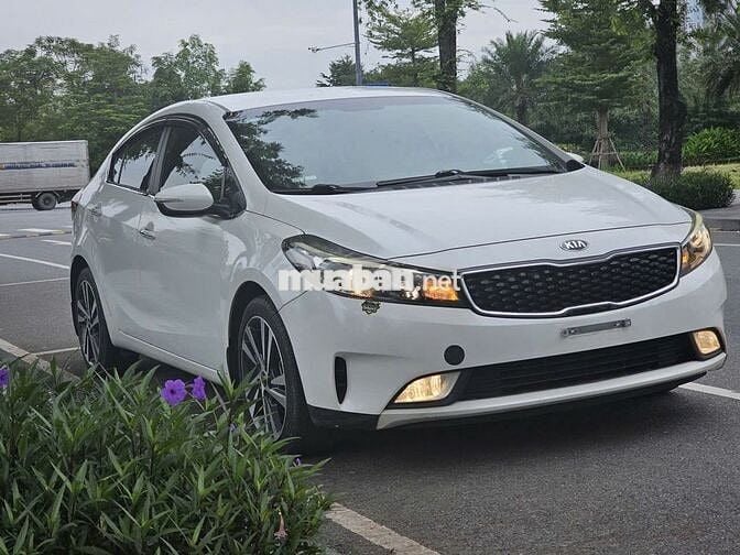 Kia Cerato 1.6 MT 2018 màu trắng
