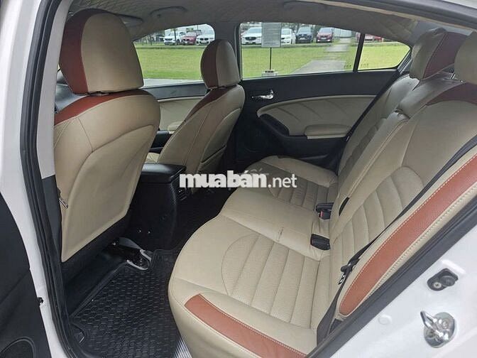 Kia Cerato 1.6 MT 2018 màu trắng