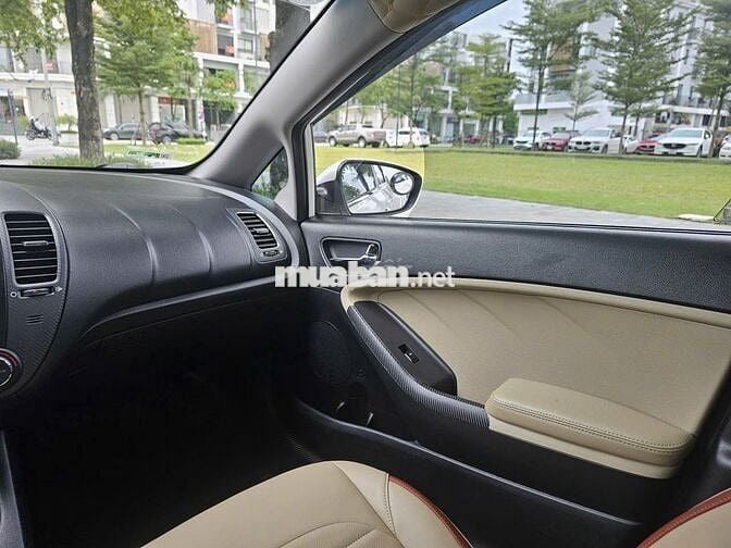 Kia Cerato 1.6 MT 2018 màu trắng