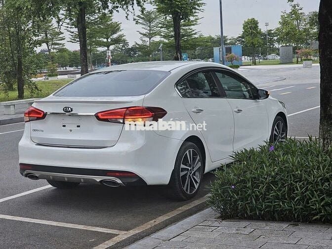 Kia Cerato 1.6 MT 2018 màu trắng